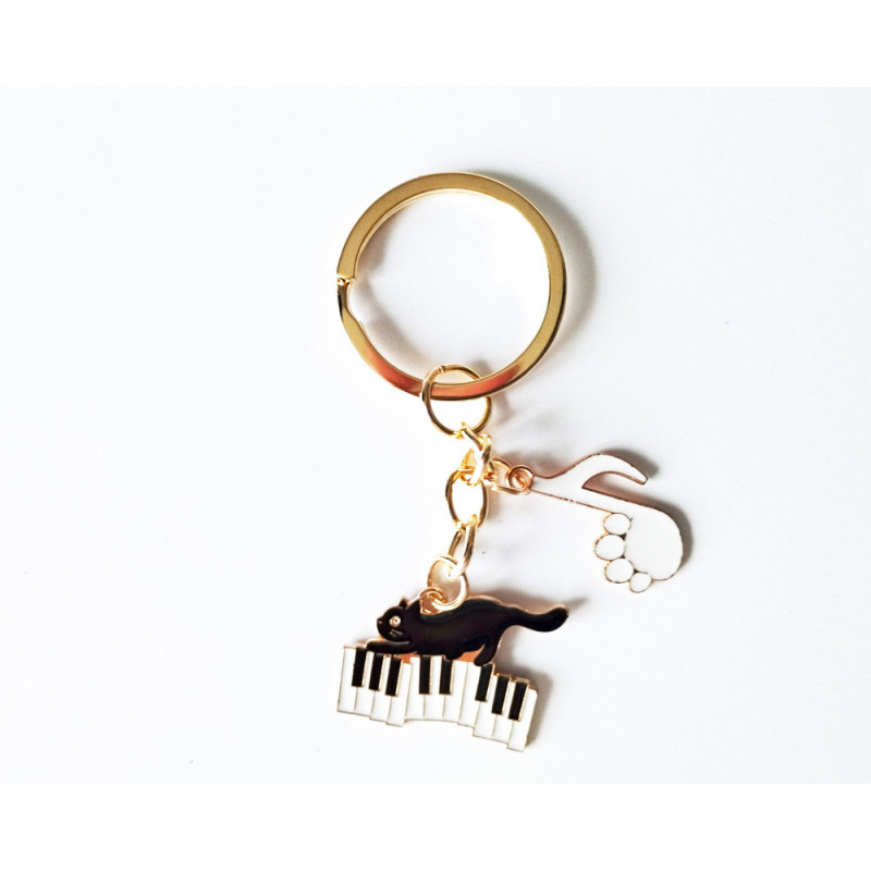 Porte-clés représentant un chat sur un clavier de piano