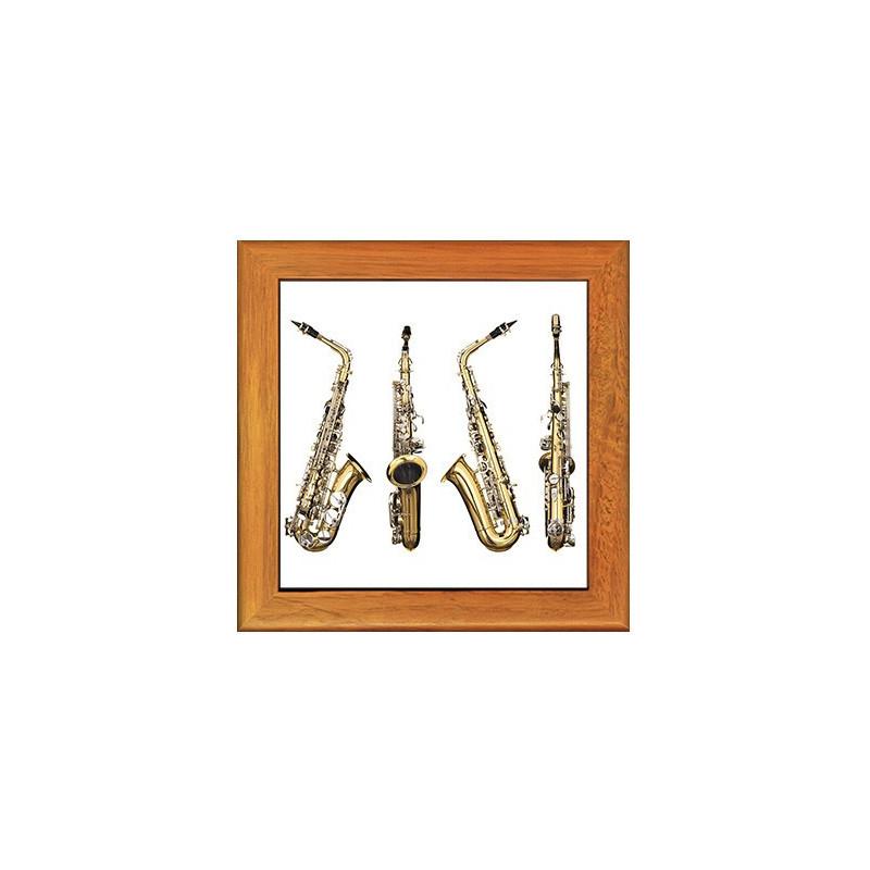 Dessous de plat : 4 vues du saxophone